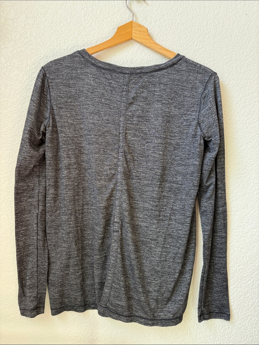 Athleta Long Sleeve Shirt Open Back Heathered Gray size Small - Picture 6 of 9